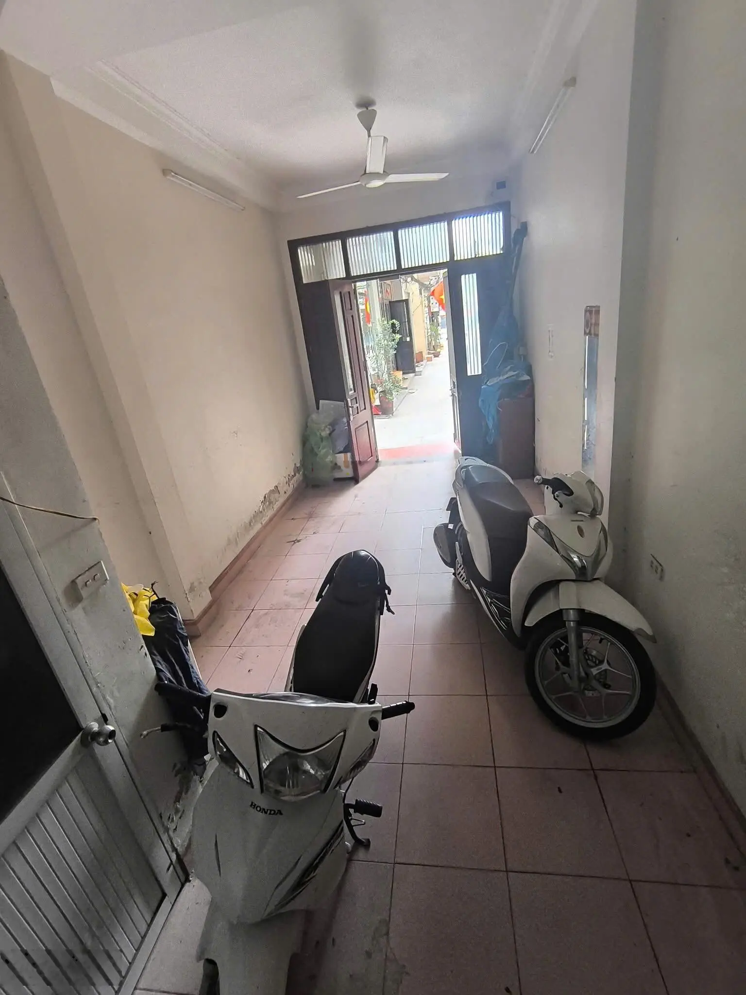 Siêu hiếm ô tô đỗ cửa Vũ Tông Phan ngõ thông gần phố gần hồ 5T 33m2 ở, cho thuê 12tr/ tháng 8.5 tỷ