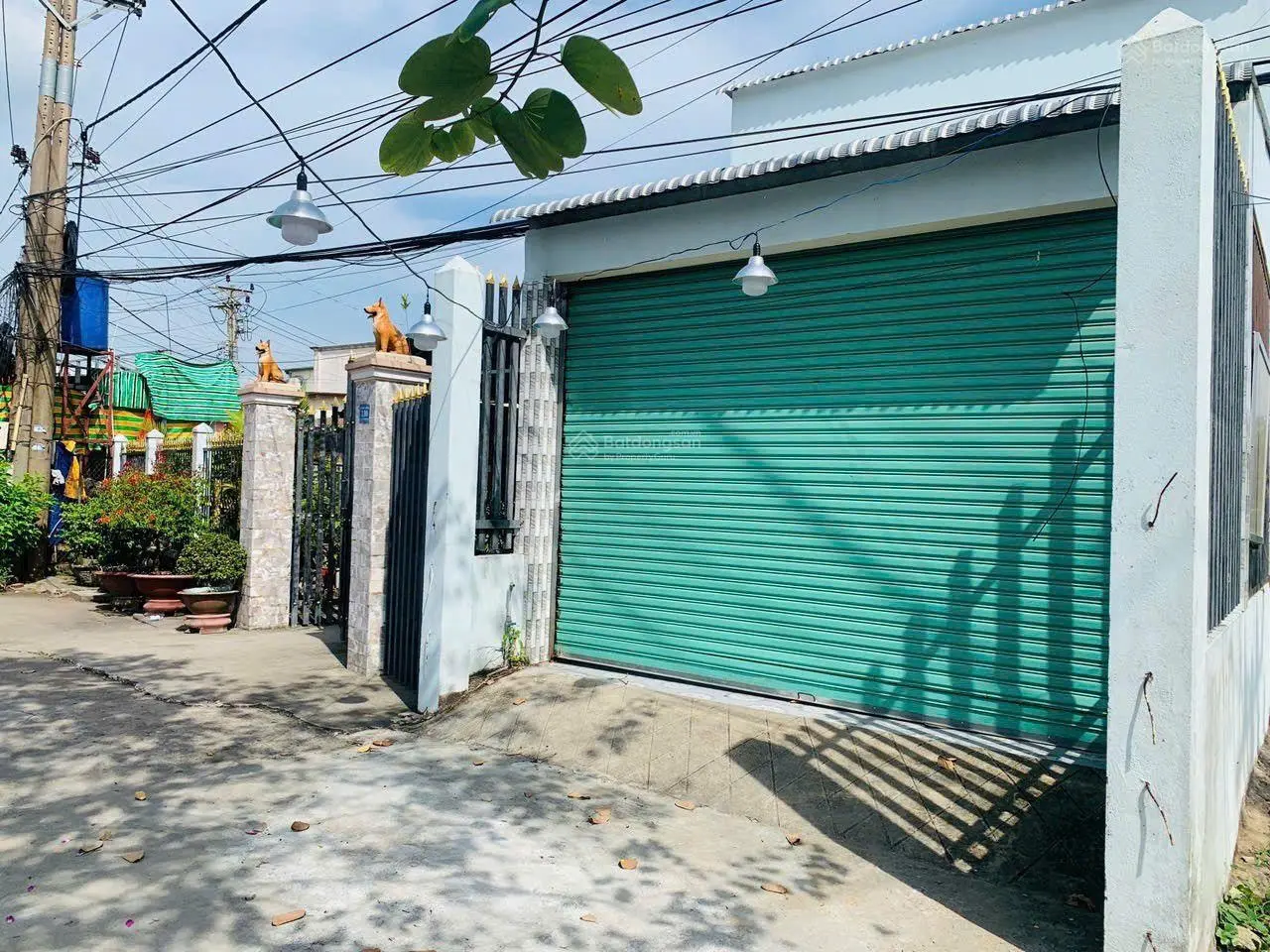 Chủ kẹt tiền bán gấp nhà 591m2 thổ cư ngay trung tâm ngã 4 Gia Bảo khu vực sầm uất nhất thị trấn