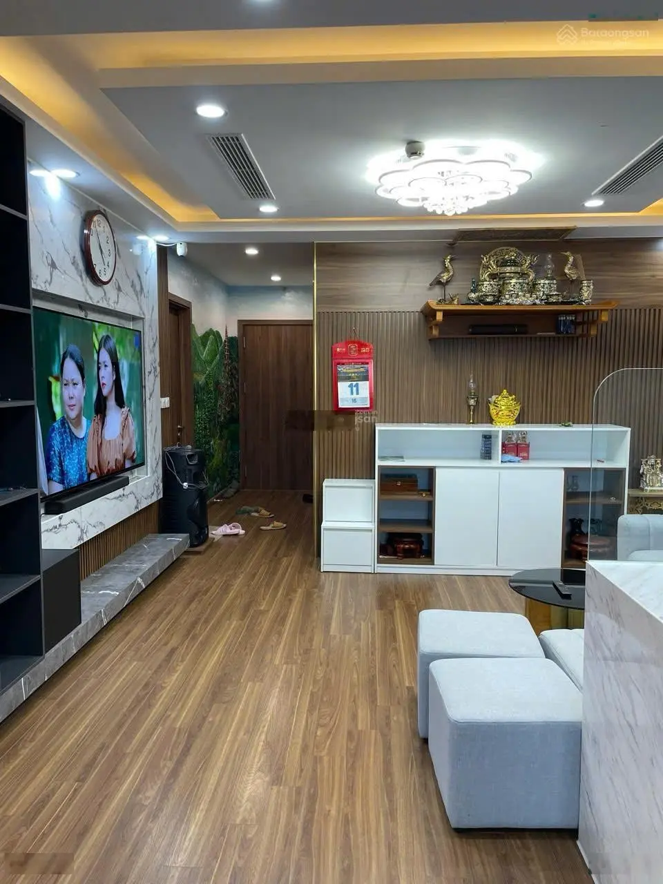 Gấp! Cần bán căn 2PN, 2wc, 81m2, tầng trung, BC Đông Nam giá cực tốt chỉ 5,8 tỷ LH: 0343,202831