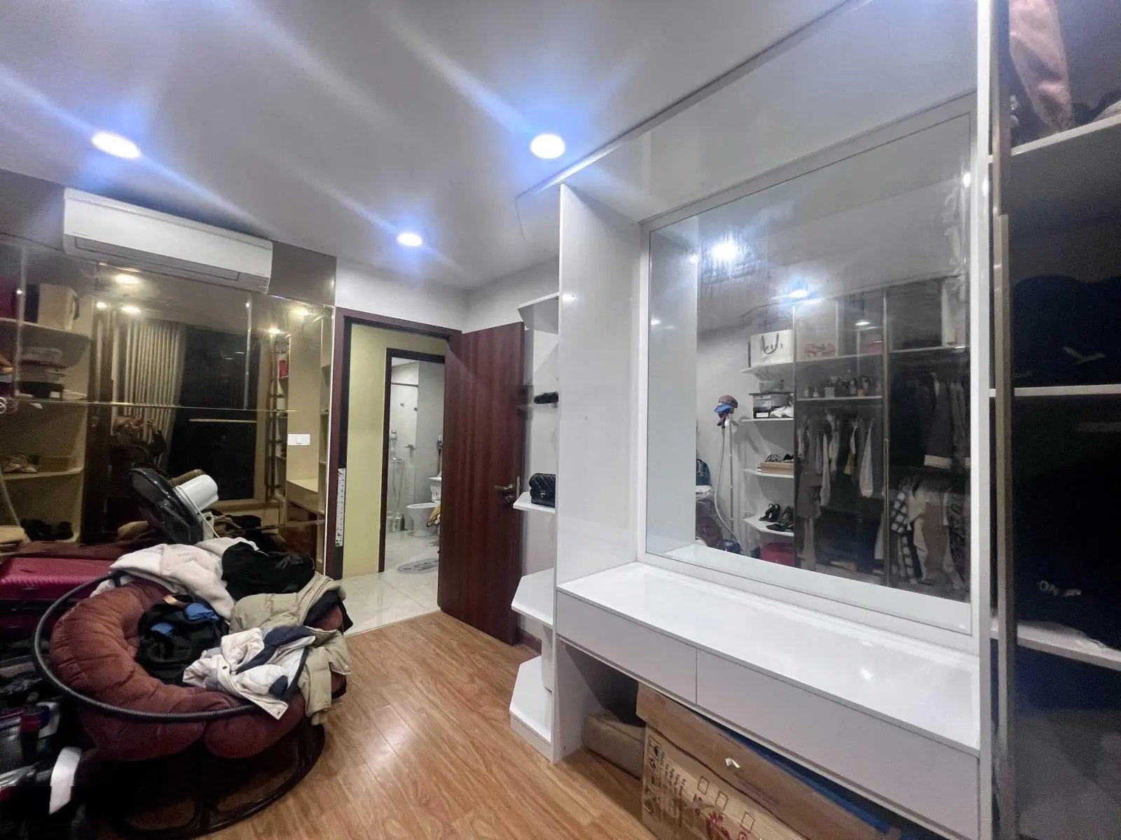 Chính chủ bán căn hộ tại Hà Nội Center Point đơn nguyên 2, diện tích 85m2 (3PN -2WC), full nội thất