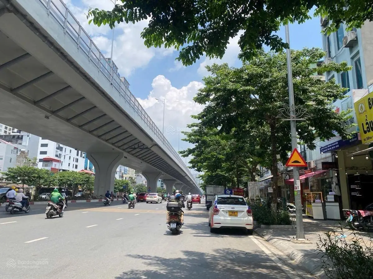 Mặt phố Minh Khai, MT rộng vỉa hè đá bóng, KD các mặt hàng, DT 30m2 7T thang máy giá 19,9 tỷ