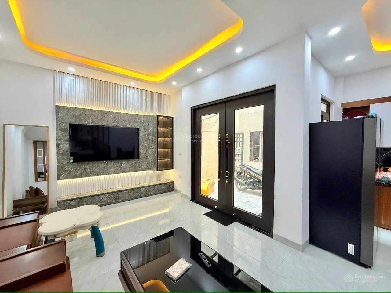 Nhà đẹp trương định 40m2-mt 4,5m-ngõ nông gần phố- giá hấp dẫn quá -xem ngay thông tin ạ
