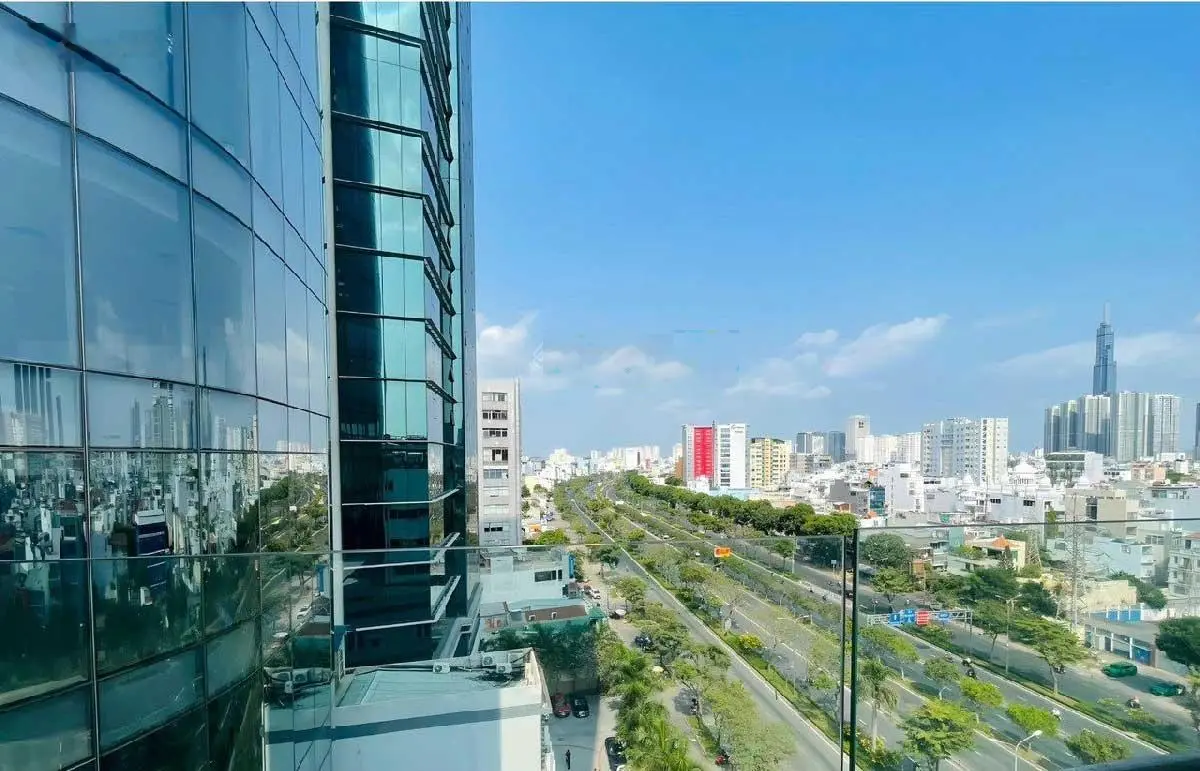 Tòa nhà mặt tiền 1 hầm 7 tầng, 1300m2 sàn. HĐT: 300 triệu/tháng/còn 6 năm. Giá bán: 89,9 tỷ