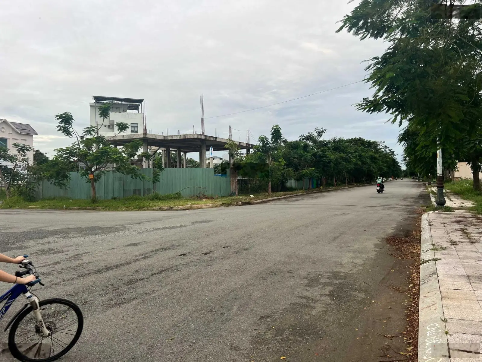Bán lô góc 2 mặt tiền - Huy Hoàng - Thạnh Mỹ Lợi - Quận 2 - DT: 8x20m, giá 200 triệu/m2