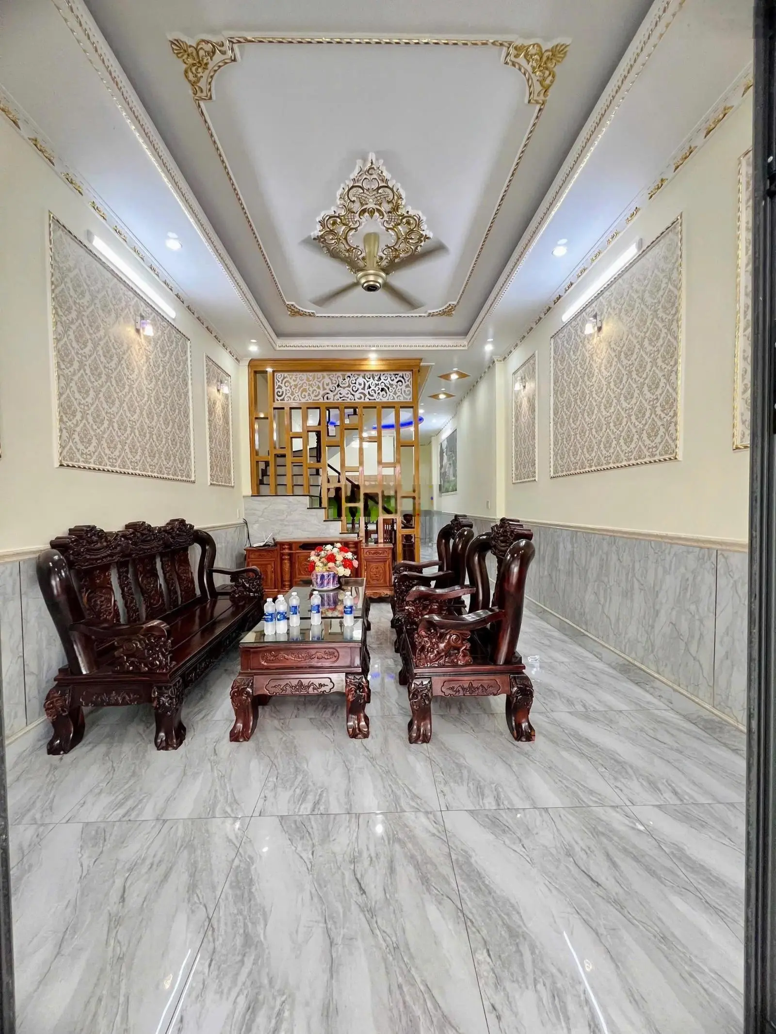 Bán gấp nhà mới xây siêu đẹp giá 4,5 tỷ gần ngã 4 chiêu liêu