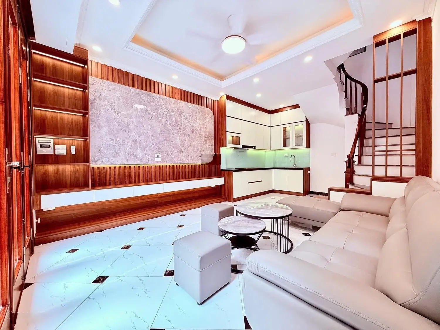 Chủ cần bán gấp nhà mới đẹp long lanh Chùa Láng, Đống Đa, 32m2, 5T, xách vali đến ở ngay