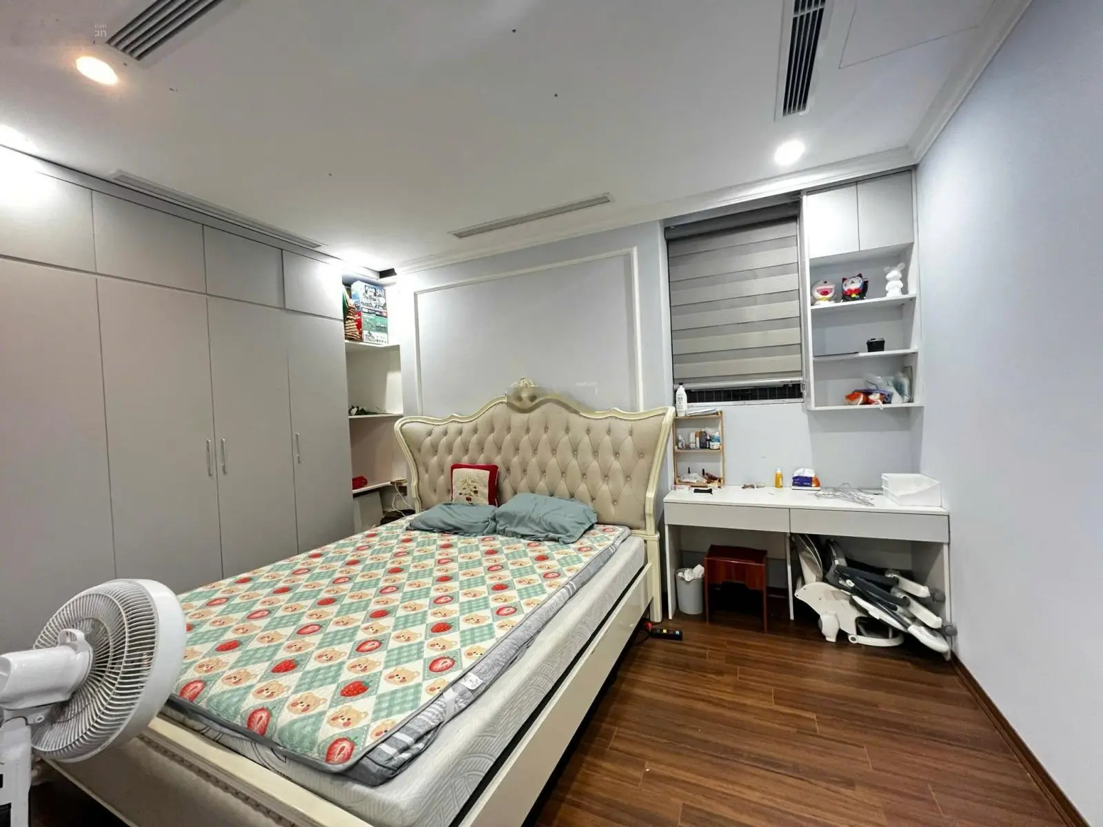 Chính chủ tại Sakura Tower, bán căn 3 ngủ, DT 82,4m2, giá 4,8 tỷ, quan tâm Lh: Mr Thắng 0987 336 ***