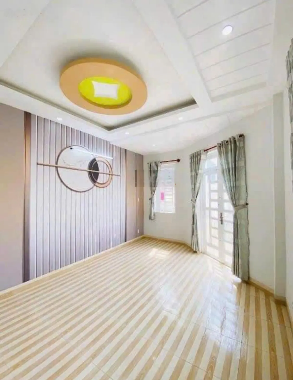 3,7Tỷ sỡ hữu ngay 184/ Nguyễn Xí Bình thạnh 68m2 Shr Phố Nguyễn xí toạ lạc gần ViCom,Trường học