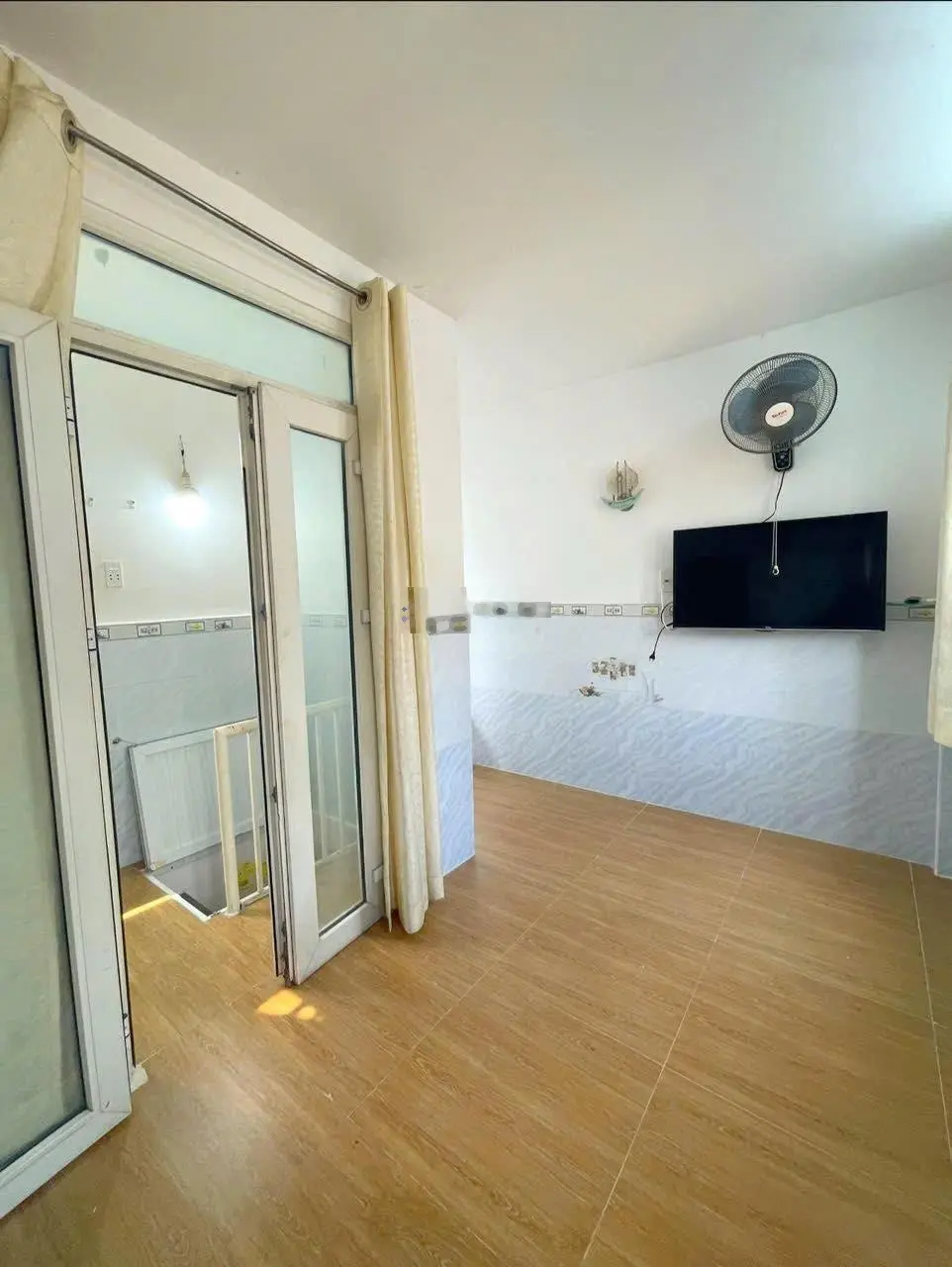 Chỉ 2,45 tỷ nhà đẹp 4 tầng 3 PN hoàn công đủ - ngay Tôn Đản