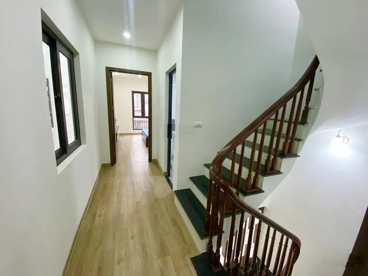 Siêu phẩm, hàng cực hiếm. Lô góc 43m2, nhà 5 tầng, view thoáng sáng, đường rộng. Giá cực tốt