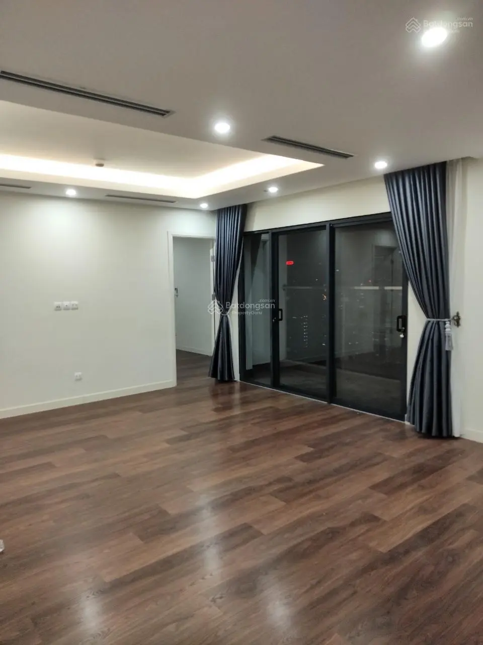 Chính chủ bán căn hộ Gold Tower, DT 141m2, nội thất cơ bản, giá 9 tỷ