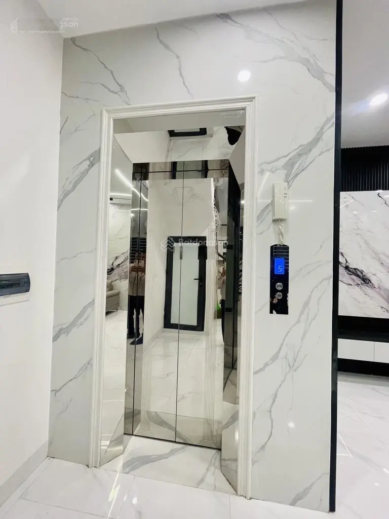 Siêu phẩm- kim ngưu - nhà đẹp, 5 tầng thang máy nhập khẩu nội thất xịn - hai mặt tiền thoáng sáng ở