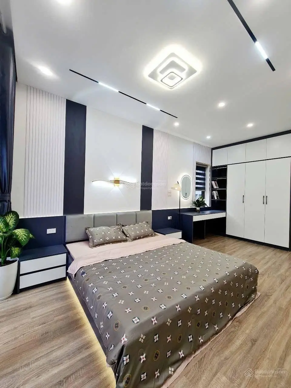 Siêu Phẩm Phân Lô Trung Kính, Ô tô ngủ trong nhà, 2 Thoáng, Full NT cao cấp, gần phố to, 65m2x5T, G
