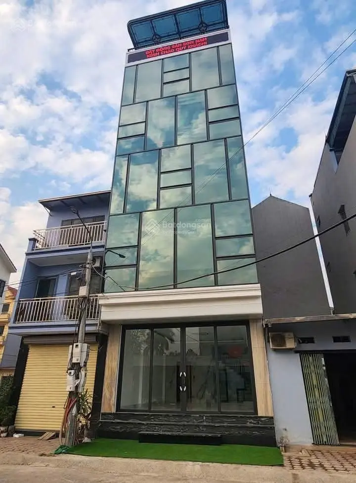 Bán tòa nhà văn phòng 66.6m2 7 tầng thang máy mặt đường Trịnh Văn Bô vị trí đắc địa giá tốt