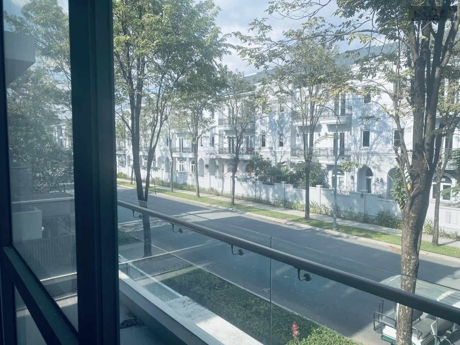 Chủ nhà cần ra gấp căn song lập 230m2 Phố Đông Village Quận 2 chỉ còn giá 22 tỷ thuận tiện mở VP