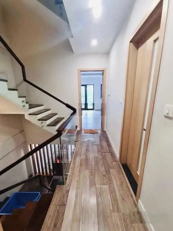 Cần bán nhà liền kề, khu dự án thấp tầng HBT - nhà mới đẹp full NT, 5tầng DT 100m2 MT 5m, 28,5 tỷ