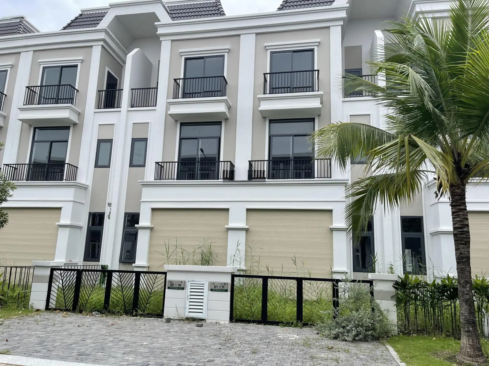 Nhà bán bella villa duc hoa so hong rieng nha moi ho tro ngan hang