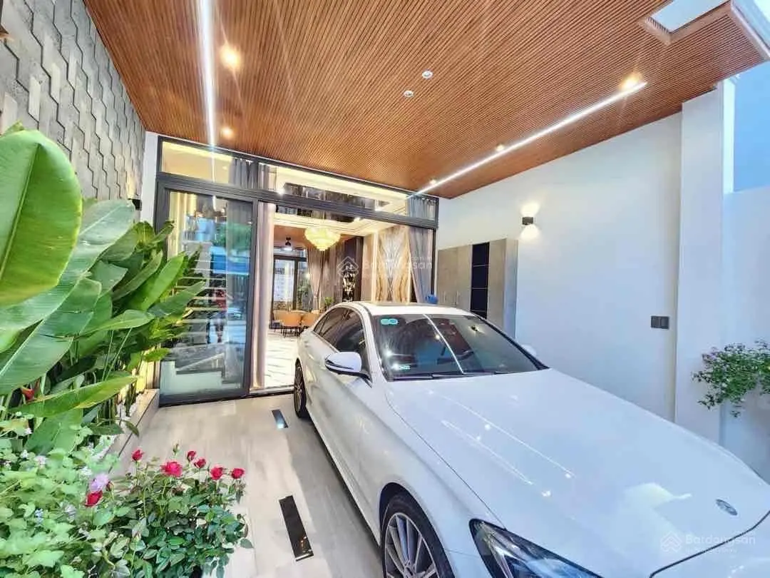 Ngân hàng thanh lý nhà siêu đẹp ngay trục đường Hoàng Thị Loan cách bãi tắm Nguyễn Tất Thành 500m