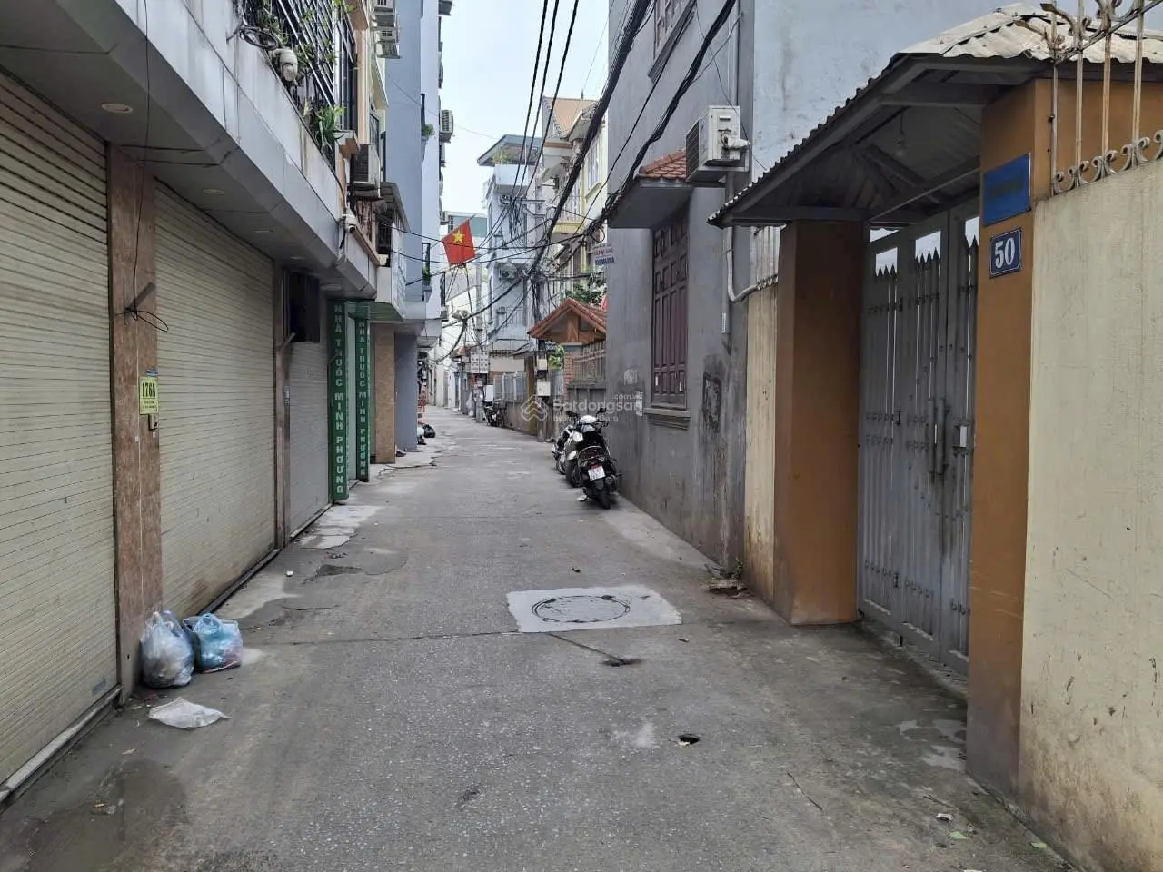 Bán nhà 3 tầng ở Đa Sỹ Kiến Hưng, ngõ rộng, gần ô tô, giá 100 triệu/m²