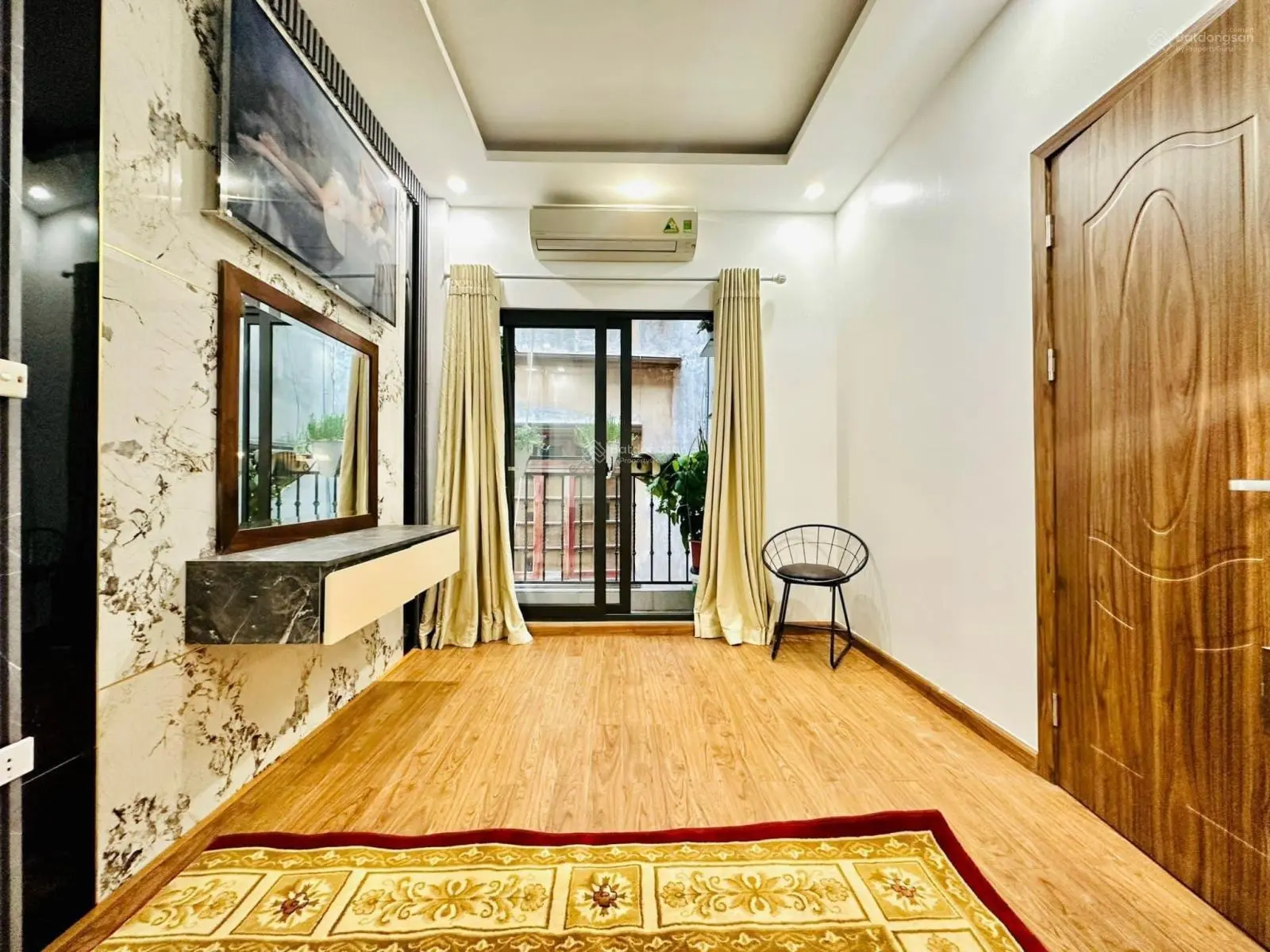 Siêu phẩm phố Bạch Mai, Hai Bà Trưng