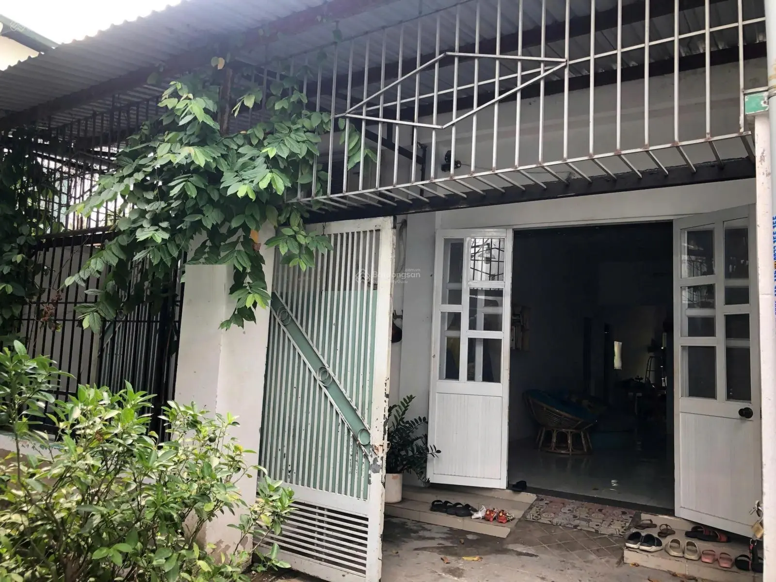 Bán đất tặng nhà C4 diện tích to Dĩ An Bình Dương