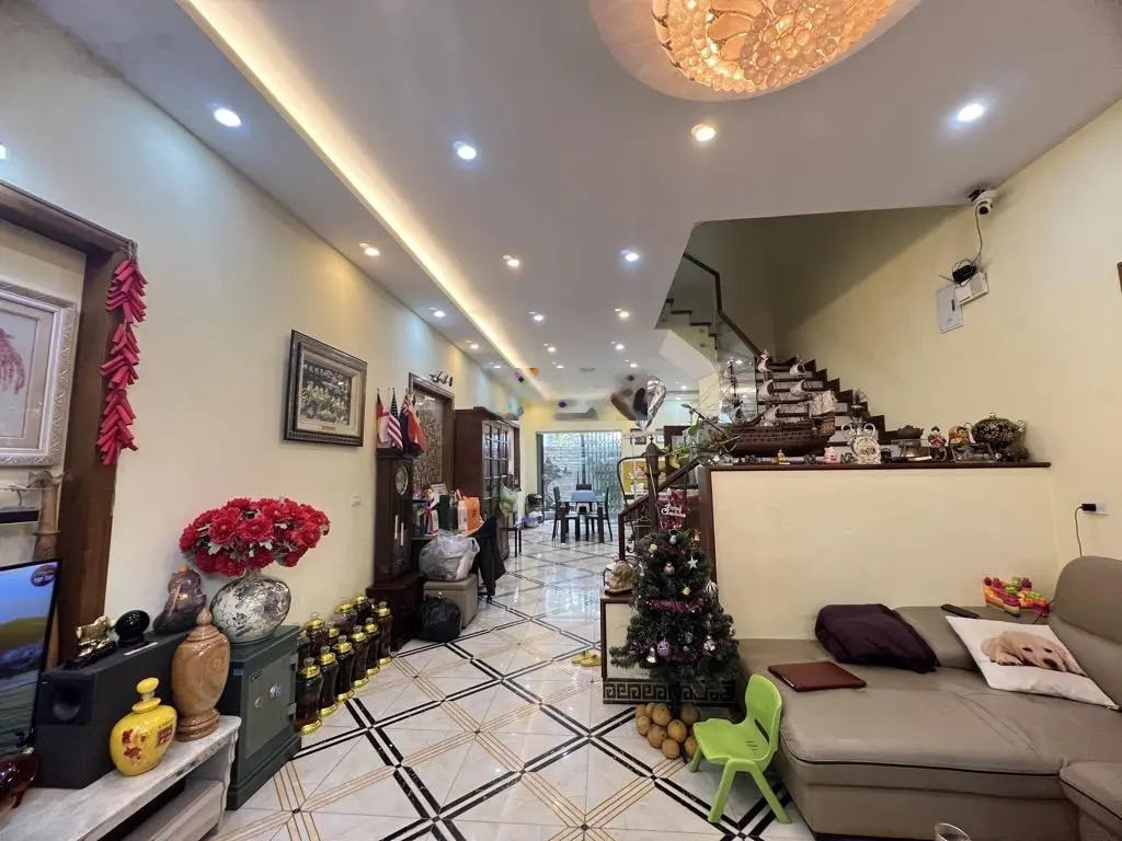 Bán nhà 31ha - TT Trâu Quỳ - Gia Lâm - 3 tầng - vỉa hè - kinh doanh - 102m2 - giá 16,1 tỷ