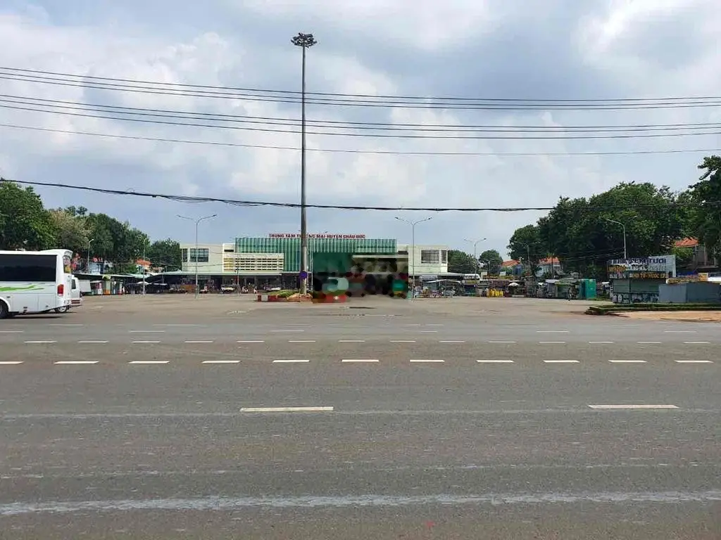 Ra gấp 2015m2 ngay thị trấn Ngãi Giao sát uỷ ban