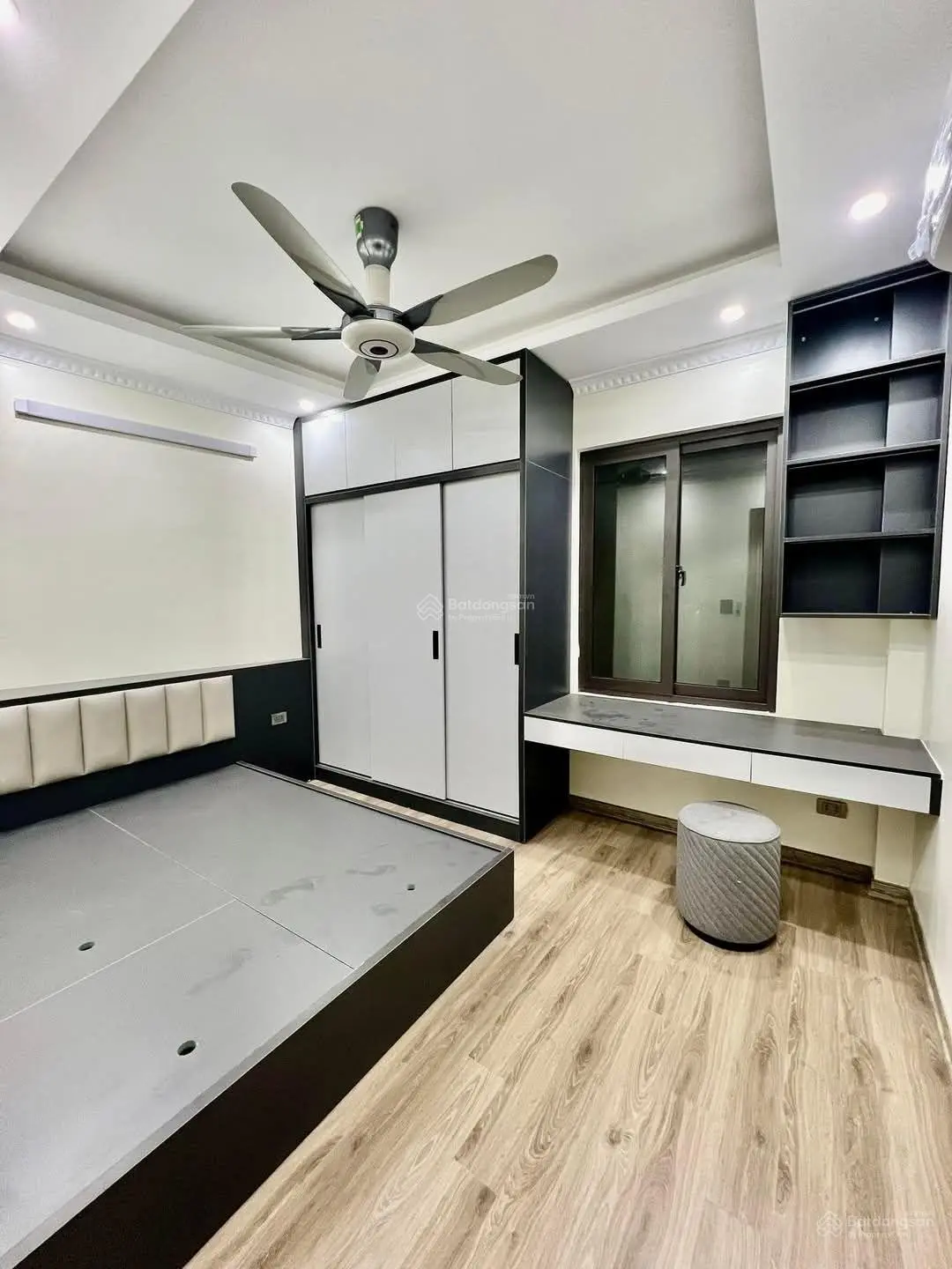 Bán nhà phố Nguyễn An Ninh, phân lô 49m2 * 5 tầng * 6PN * 8,6 tỷ. Ba gác đỗ cửa, 2 thoáng, gần phố