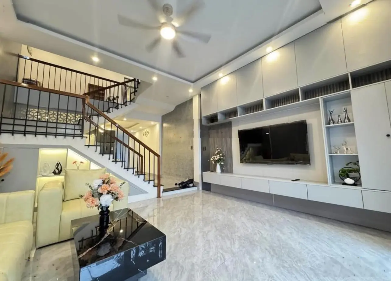 Nhà diện tích lớn 82m2 Lê Thánh Tôn- Bến Nghé-Quận 1 gần Thái Văn Lung đang cho thuê 42 triệu