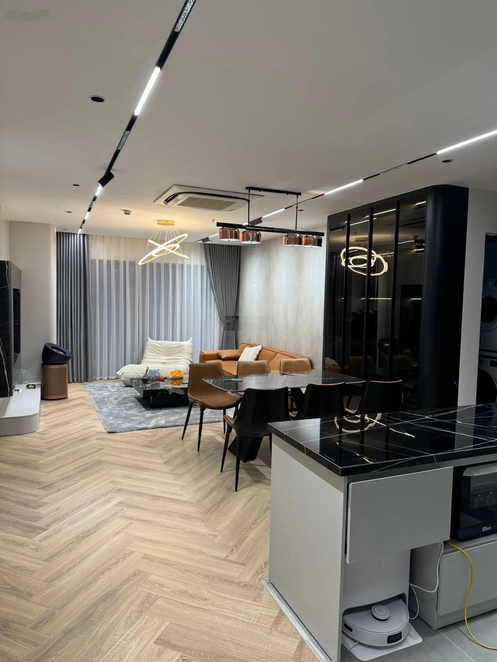 Chính chủ bán căn 2 ngủ, 2 VS, 94m2 và 112m2 tòa Golden Land 275 Nguyễn Trãi, Thanh Xuân, HN