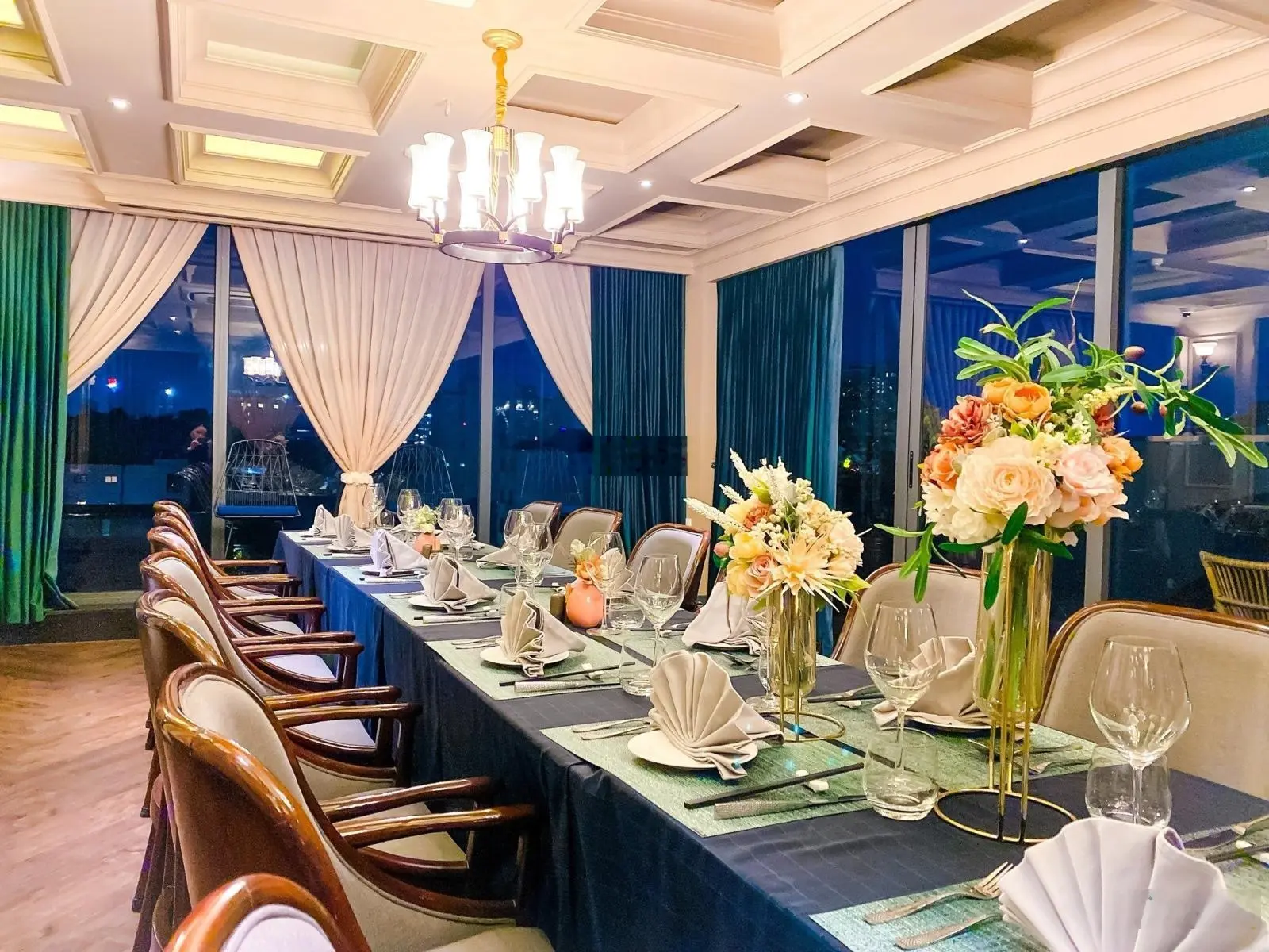 Bán nhà mặt phố Hàng Bạc sát Hàng Đào sổ đỏ chính chủ 80m2 giá 42 tỷ (giá rẻ cần bán gấp)