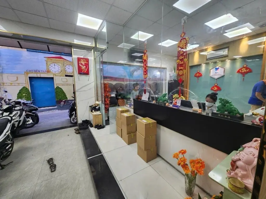 Tòa nhà công ty 5 tầng - thang máy - 135m2 - liên khu 10 - 11 - giá 13.6 tỷ