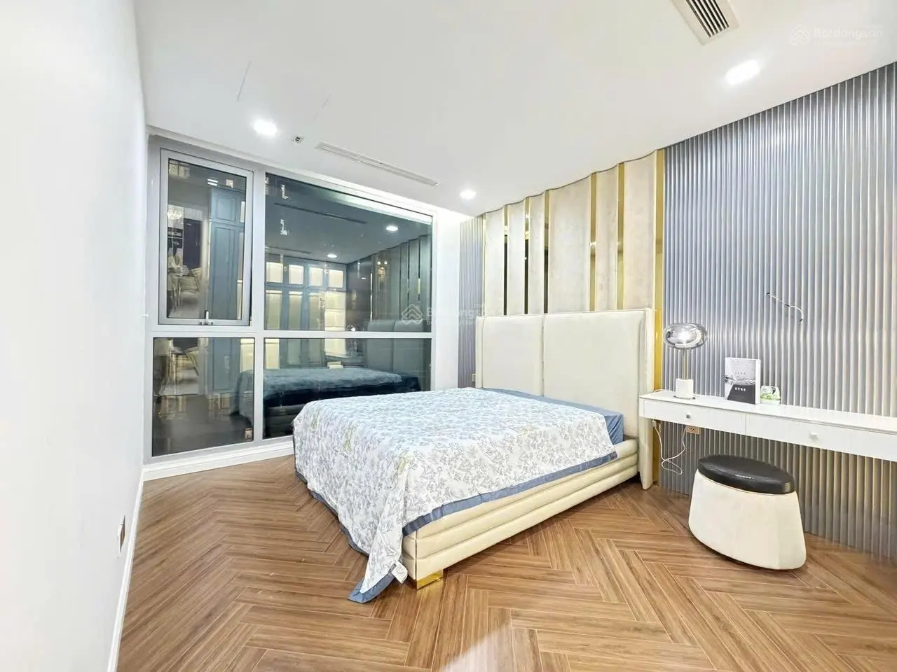 Chủ cần tiền bán gấp căn 4pn nhà mới làm xong chưa kịp ở mới 100%. bao đẹp bao tốt
