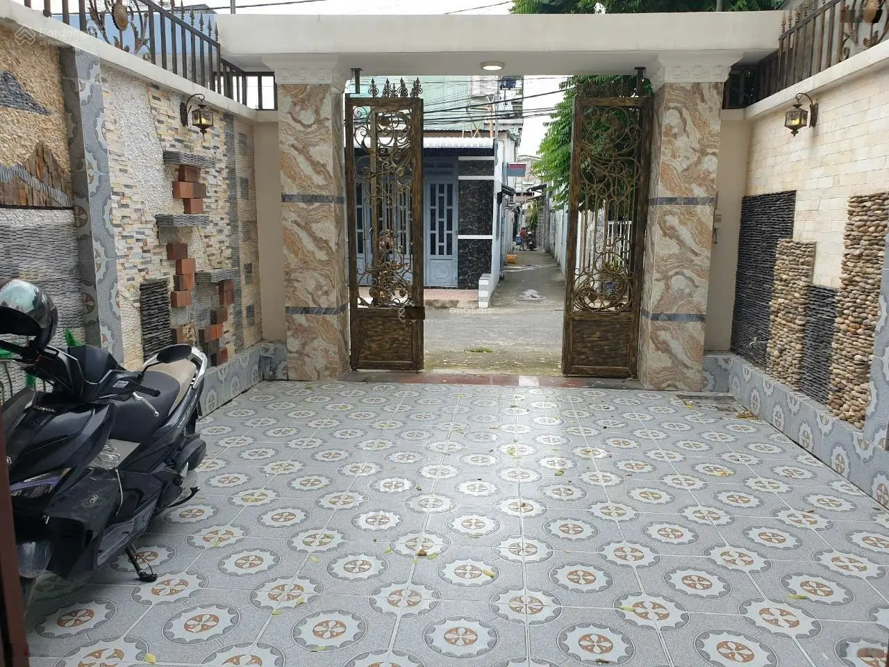 Nhà 2 lầu DT : 5 x 30m MT đường nhựa thông 8m gần chợ xuân thới thượng