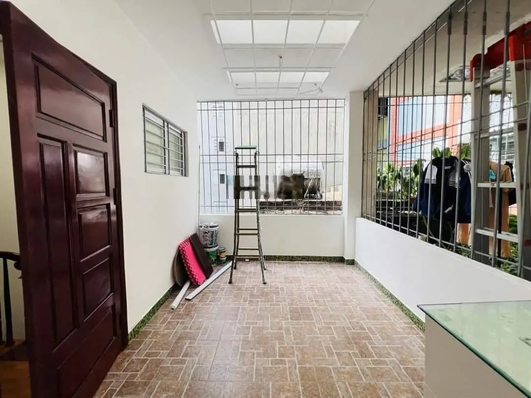 Bán nhà ngõ 79 Cầu Giấy, MT 5M, tặng nội thất, giá 7 Tỷ 250 Triệu