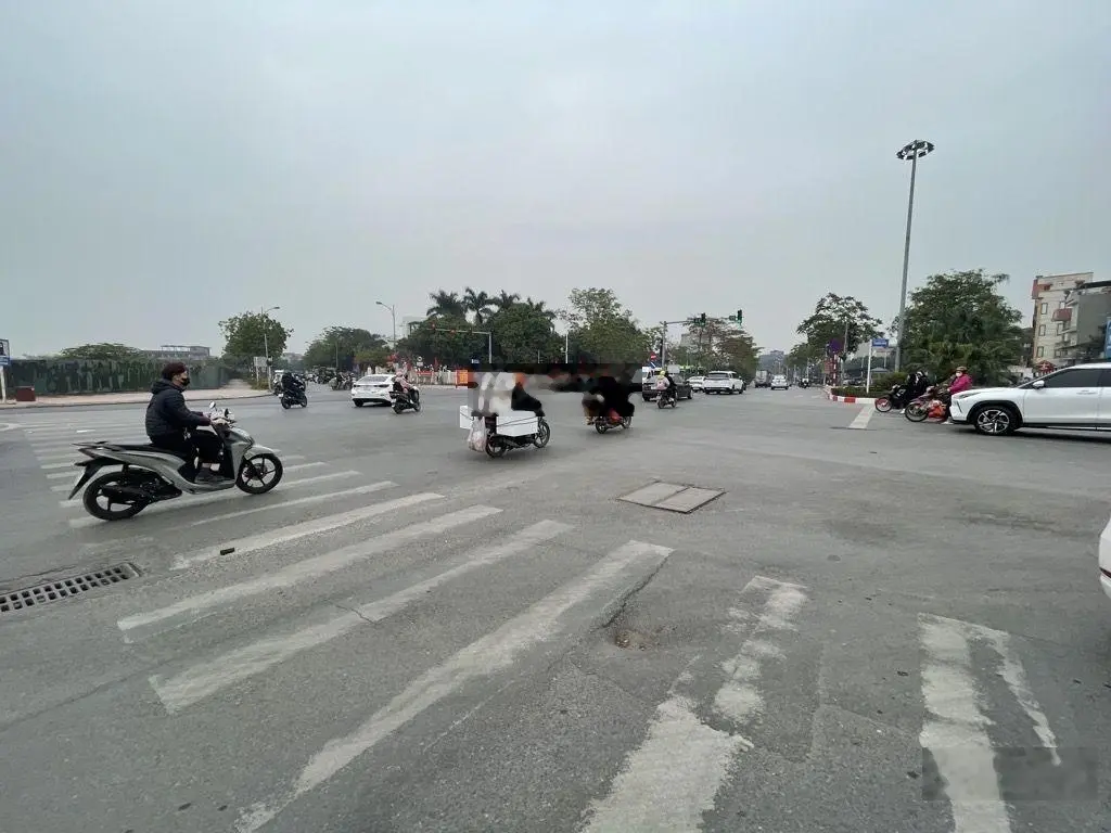 Bán nhà phố Bát KHối Long Biên. Vỉa hè - ô tô tránh - mặt phố Bát Khối - gần cầu Chương Dương