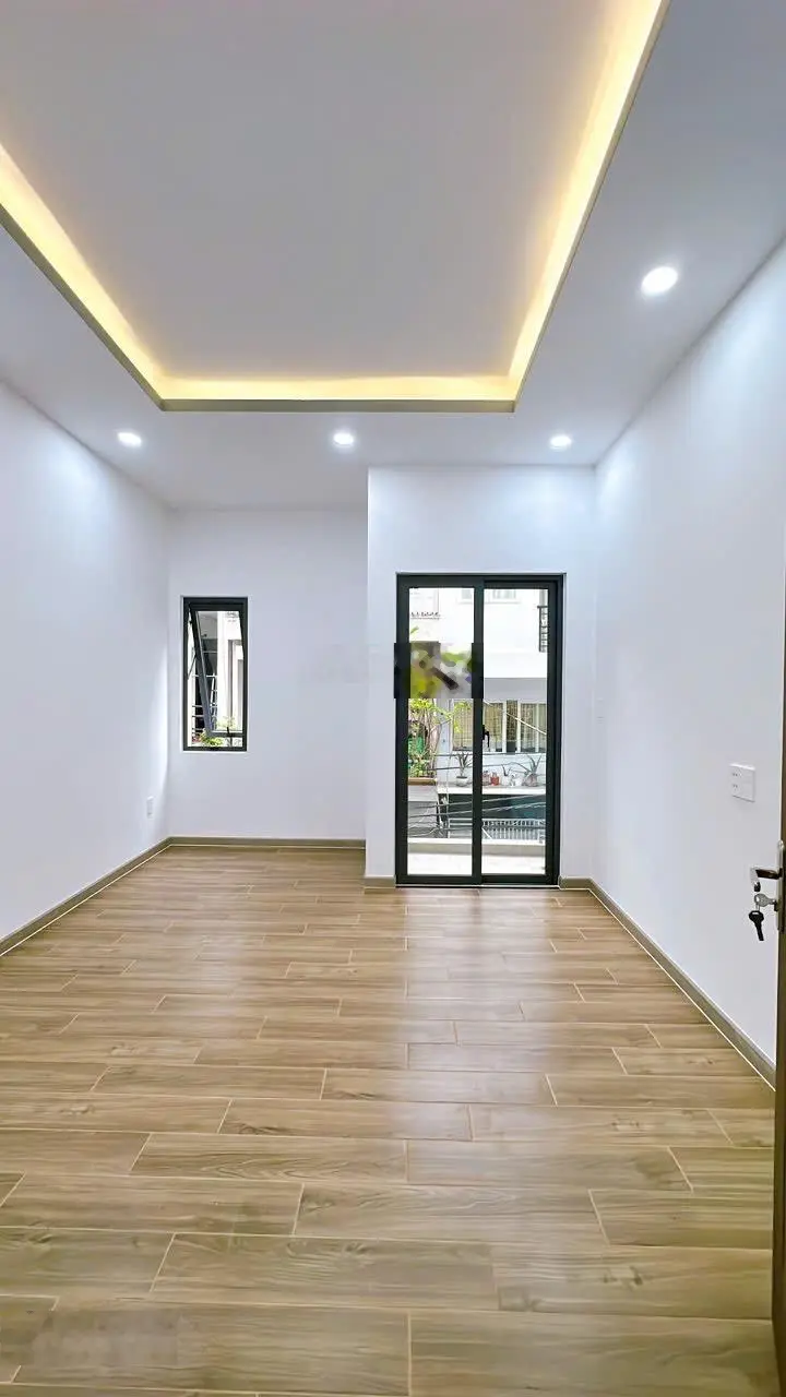 Nhà mới 100% Q4 khu đường số hàng mới: Căn mặt tiền đường Số, 3 tầng xe hơi ngủ trong nhà