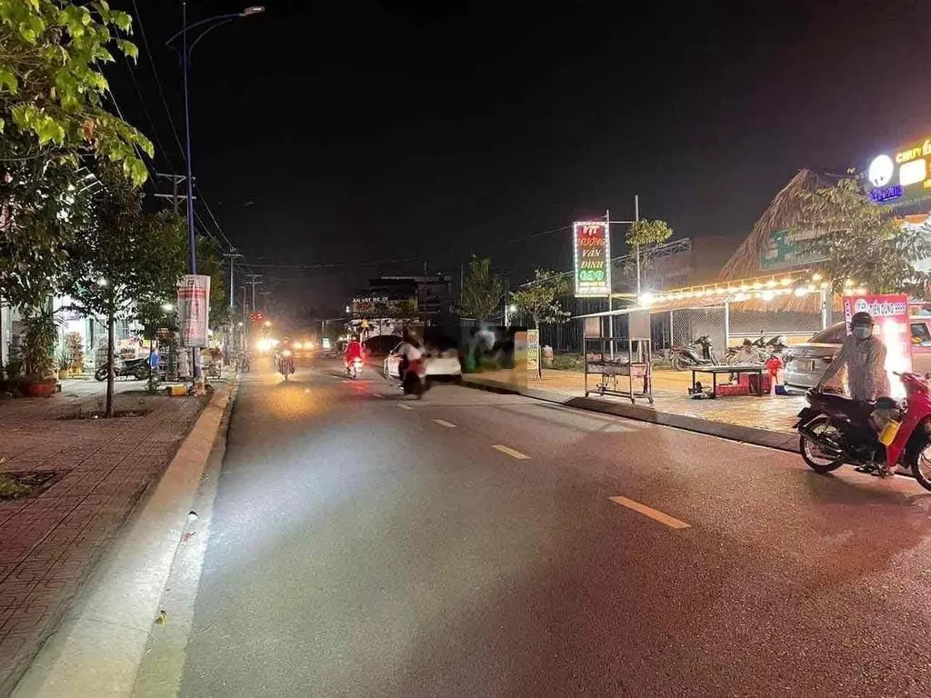 Tôi Bán Gấp Lô 100m2 Đ 240 - Lê Duẩn VinCom Long Thành 1ty560 Sang Tên