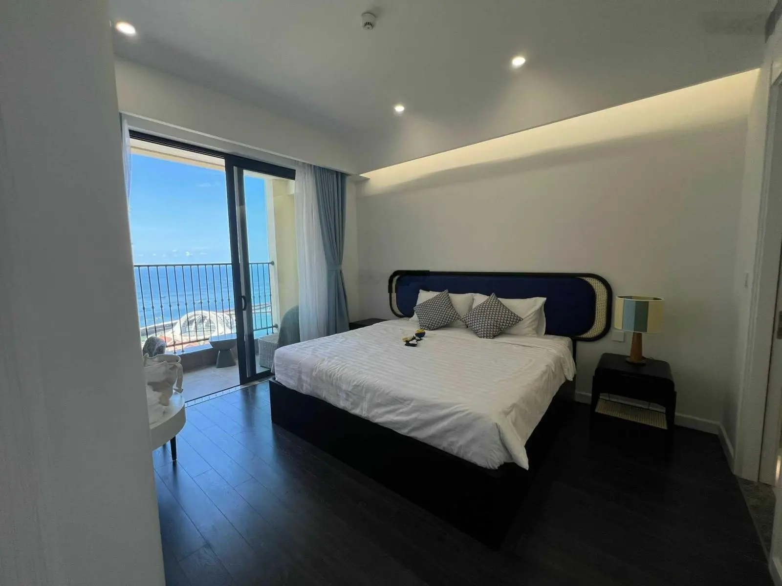Bán căn 1 ngủ chung cư Hillside - full nội thất, view biển - giá bán 3, x tỷ bao phí