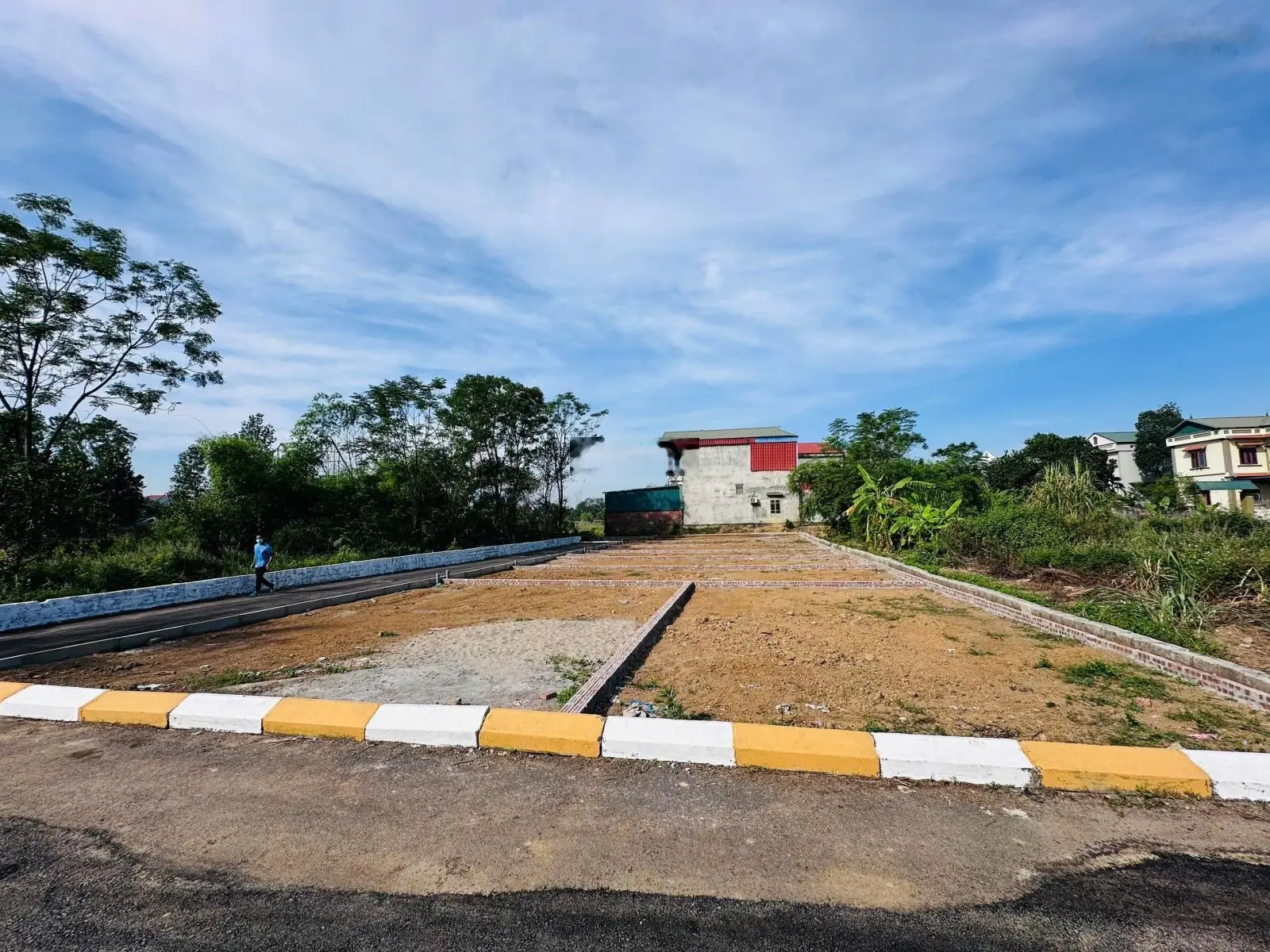 Cần bán gấp mảnh đất 90m2 trục chính thôn 8 Tân Xã, Thạch Thất phân lô cao cấp sát CNC1 và ĐH FPT