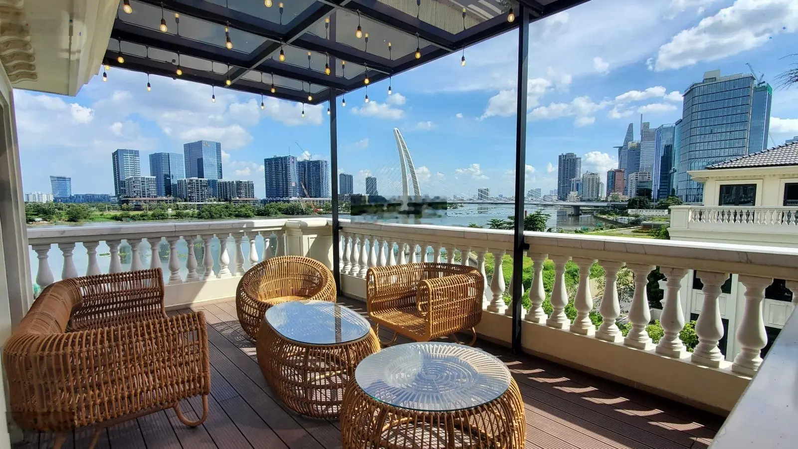 Chuyển nhượng tòa biệt thự góc 2 mặt tiền đẹp nhất dự án Vinhomes Golden River Ba Son