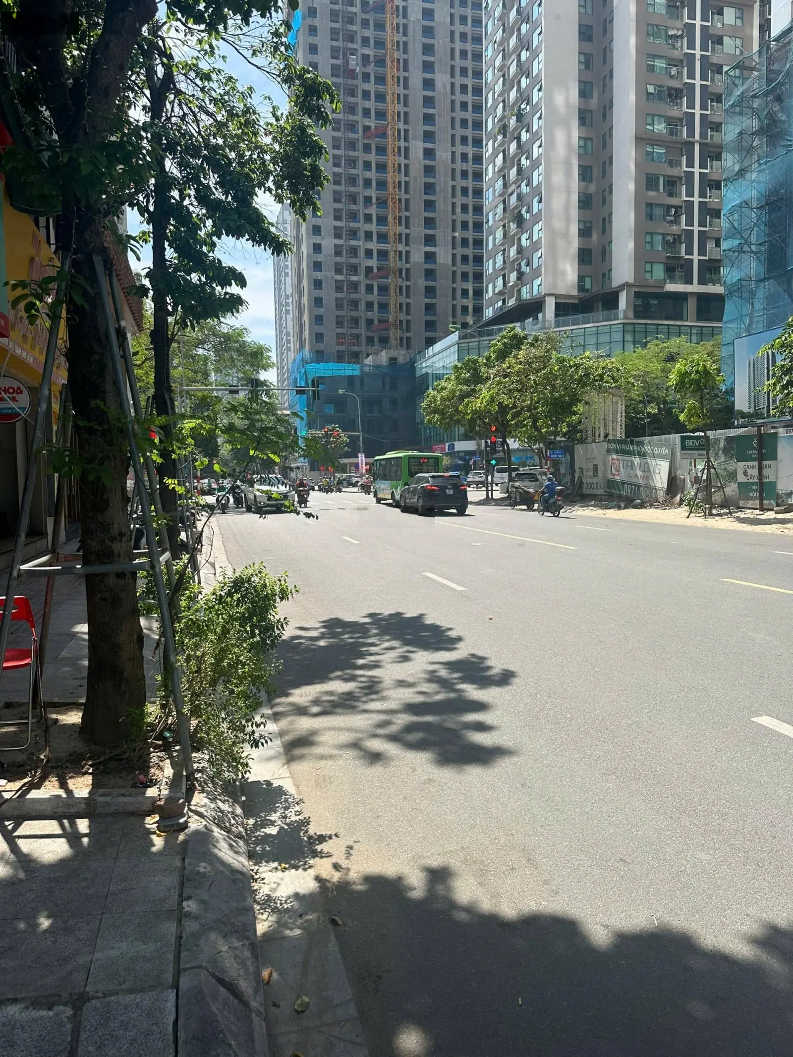 Cần bán nhà liền kề HDI Nguyễn Tuân xây 4tầng 1tum. Diện tích 98m2 mặt tiền 7,5m LH. E 0843 613 ***