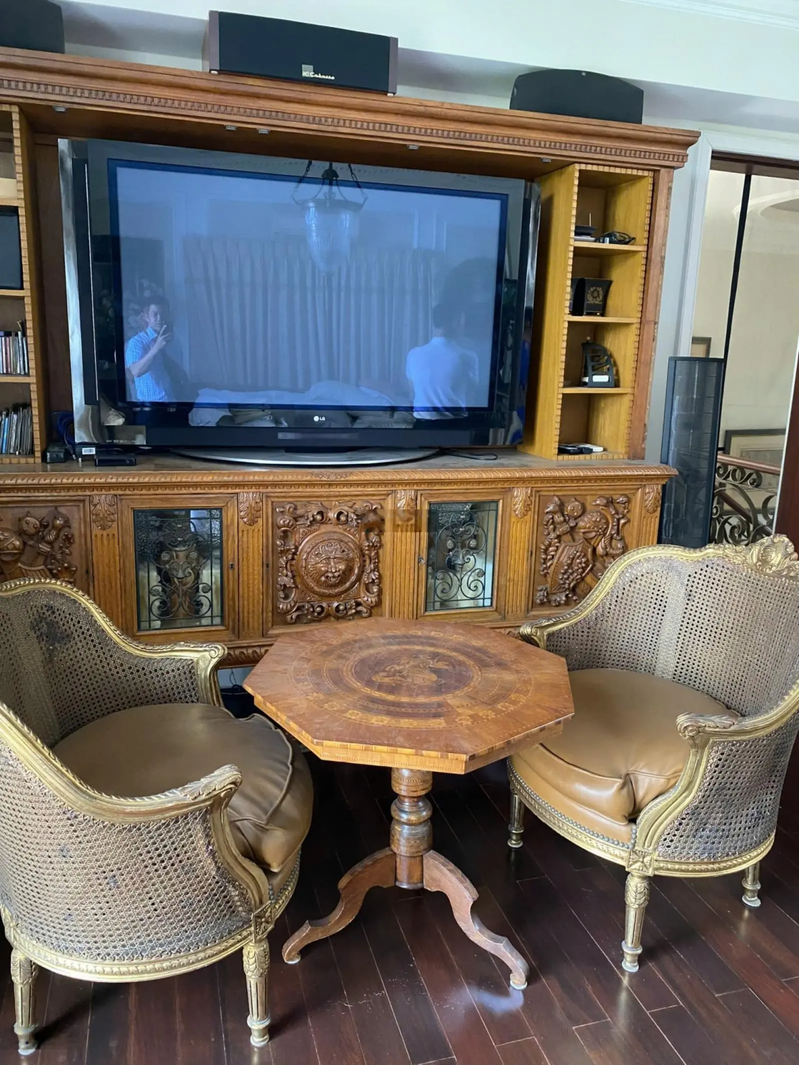 Bán biệt thự đẹp phường Thảo Điền - 14x26m hầm 3 tầng, sân vườn hồ bơi - 70 tỷ TL. LH 0901 679 ***