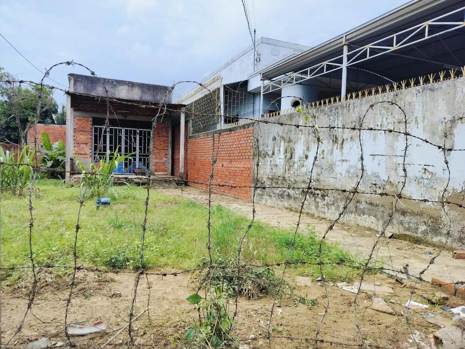 Bán nền 364.8m2 mặt tiền lộ nhựa, tặng căn nhà thô có số nhà, xã Phú Hưng, Tỉnh Bến Tre