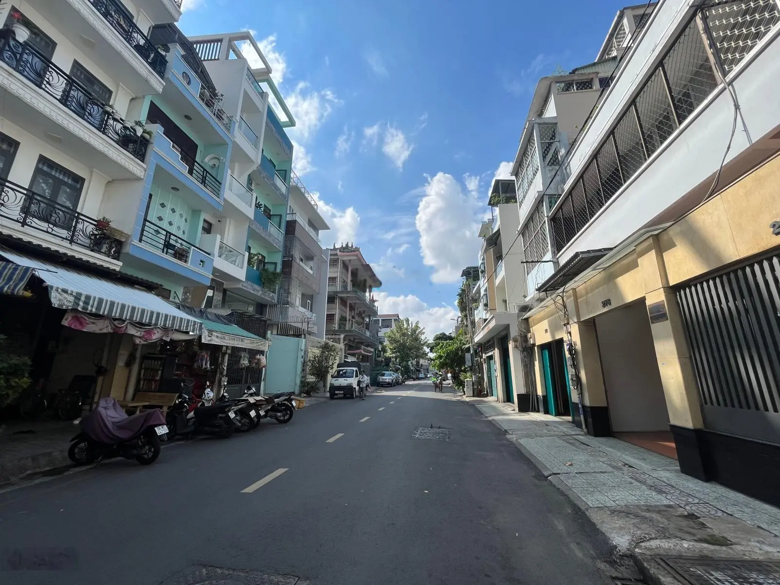 Giảm 3 tỷ! MT ngay Nguyễn Chí Thanh chợ Tân Thành. DT: (3.7 * 17m) 5 lầu. Giá: 16.5 tỷ
