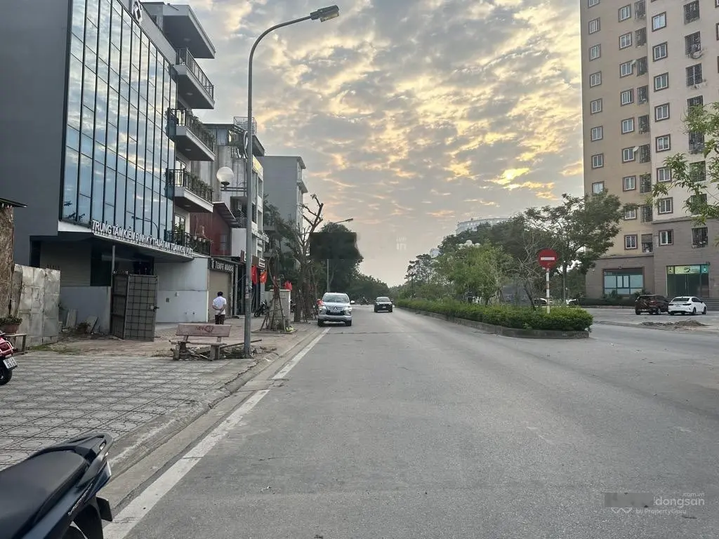 Đất ở khu đấu giá Giang Biên, Vỉa hè, ô tô thông, tránh, tiềm năng, kinh doanh