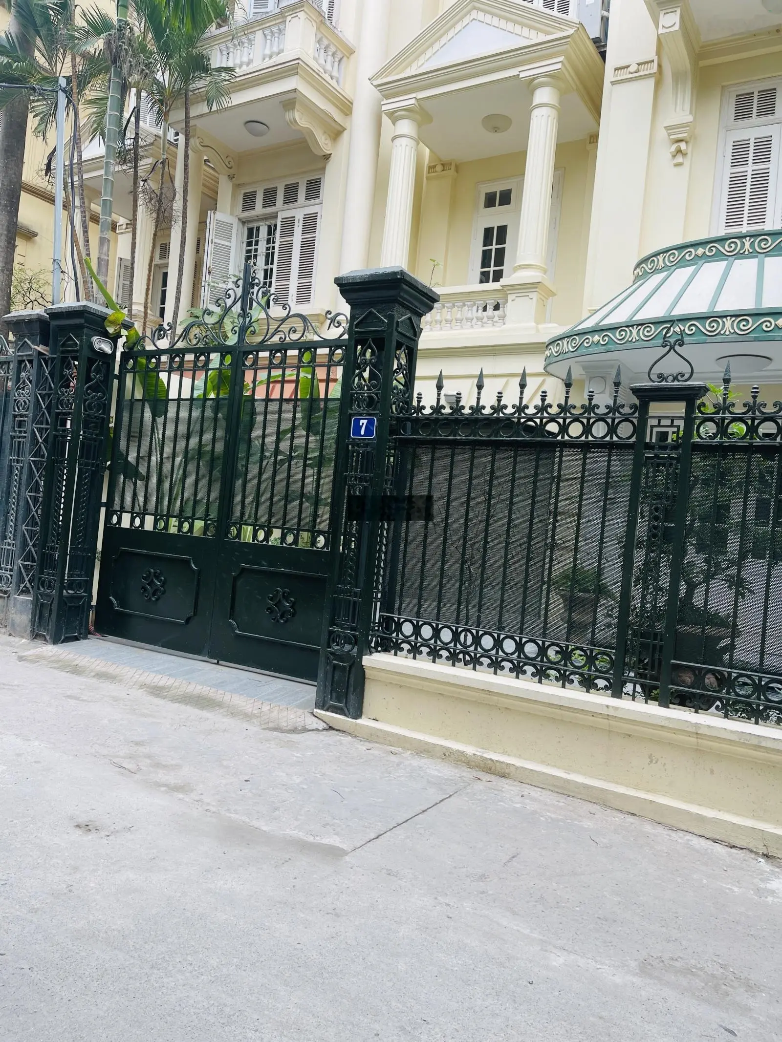 Bán nhà cực đẹp ngõ 275 Âu Cơ 160m2, 4 tầng, mặt tiền 8m. Sổ đẹp, giá rẻ. Tiện ở và đầu tư giữ tiền