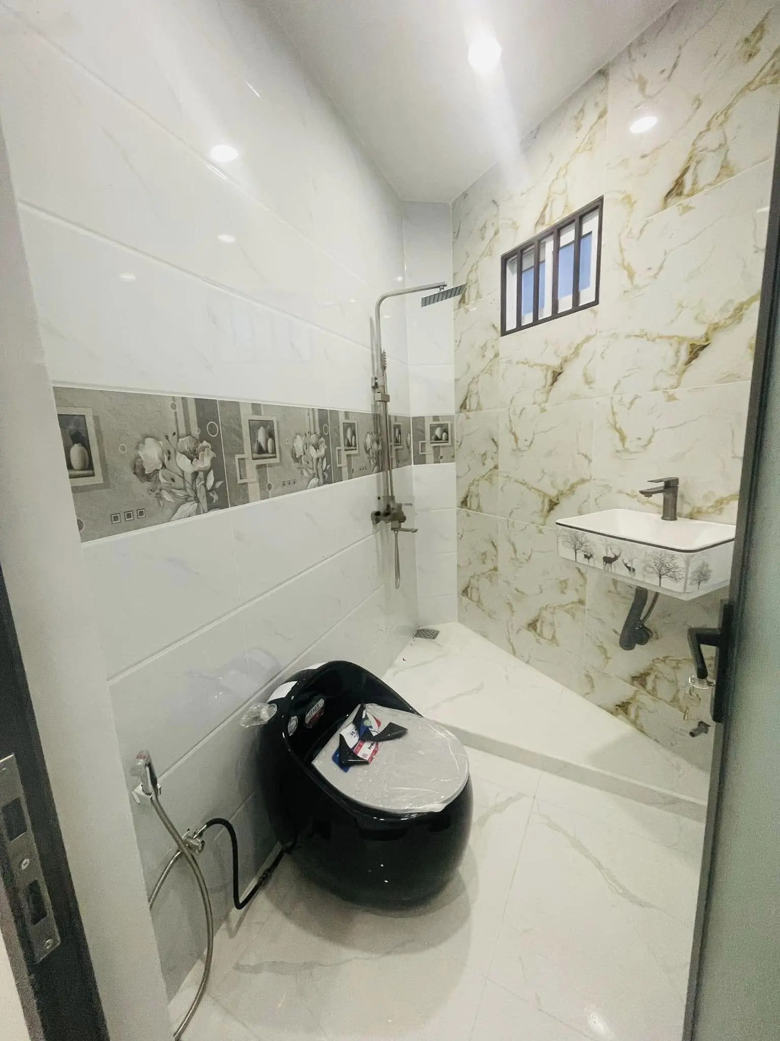 Nhà trung tâm Long Điền diện tích 90m2 2 phòng ngủ đường xe hơi khu dân cư gần nhà hát