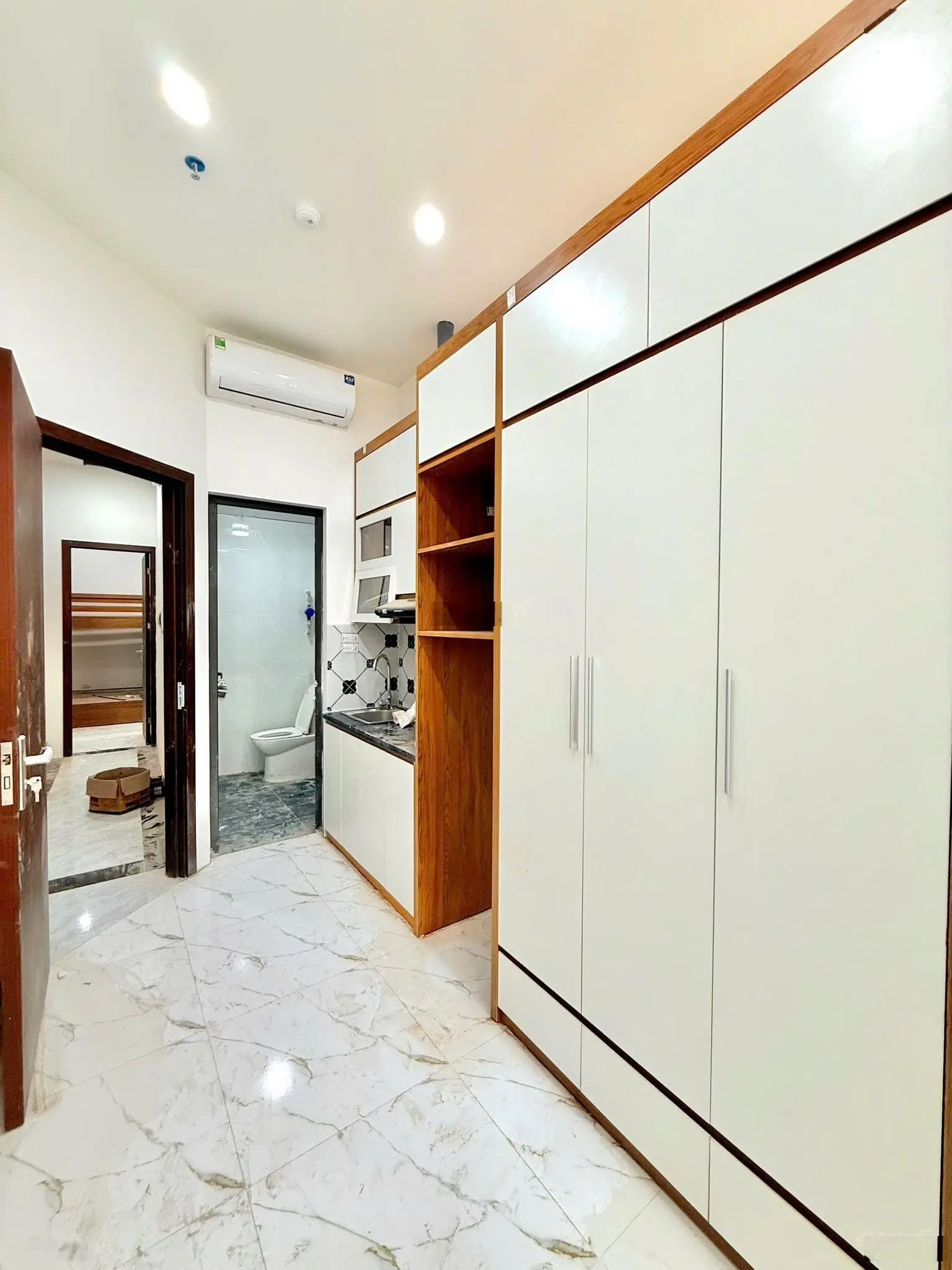 CHDV 61m2*6T, đường Giải Phóng, Hoàng Mai - dòng tiền 70tr/th, 0985818818