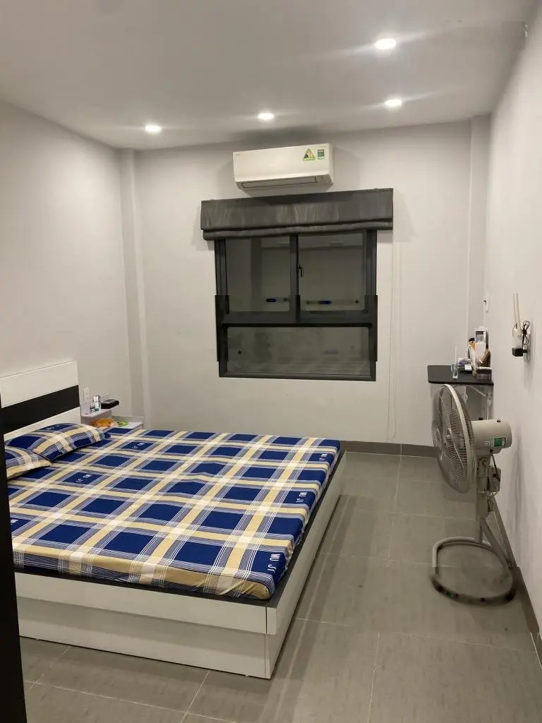 Cần bán nhanh nhà bồ đề -hồng tiến dân xây 52mv5 tầng ô chờ thang máy thông oto gần hồ sinh thái,